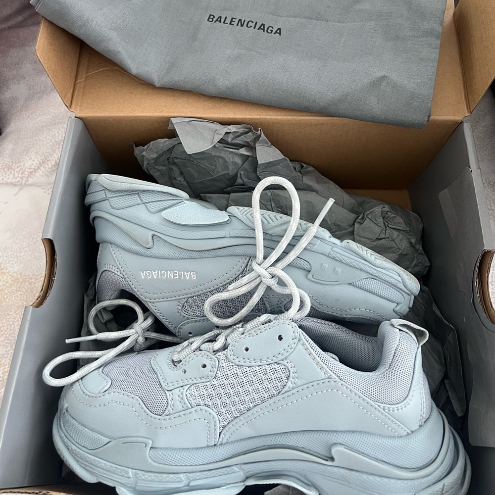 Kids SOLD Balenciaga size 33 light blue